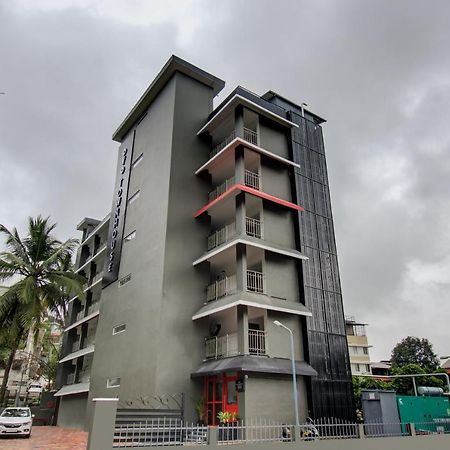 Oyo Townhouse 061 Gcda Kakkanad Signal Hotel Kochi Luaran gambar