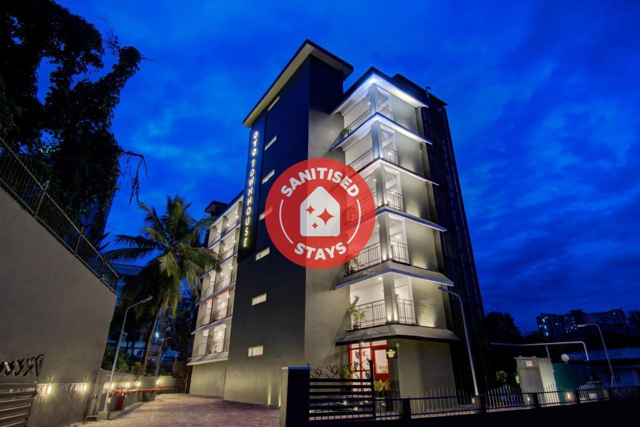 Oyo Townhouse 061 Gcda Kakkanad Signal Hotel Kochi Luaran gambar