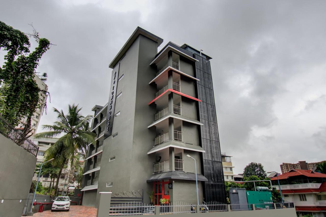 Oyo Townhouse 061 Gcda Kakkanad Signal Hotel Kochi Luaran gambar
