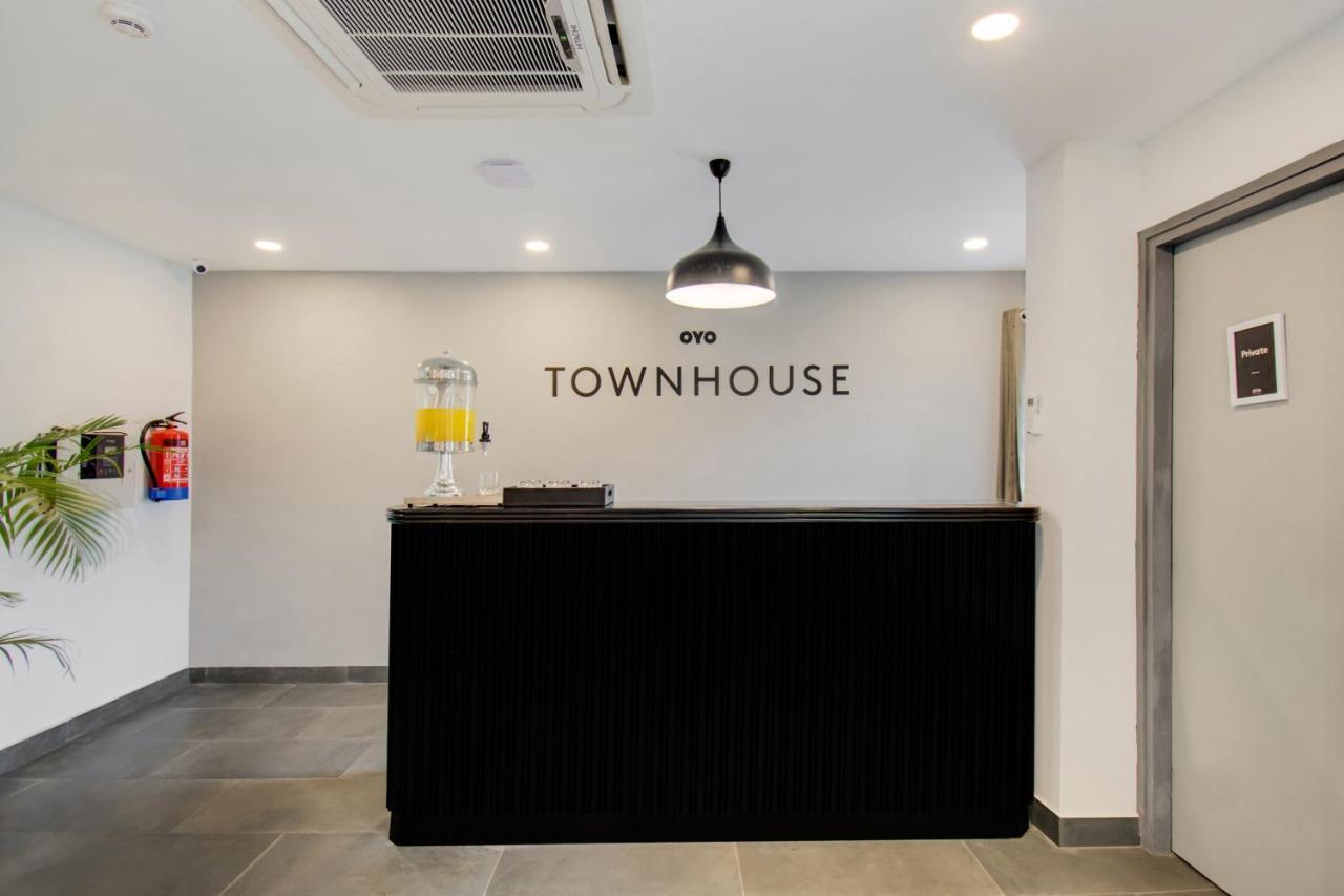 Oyo Townhouse 061 Gcda Kakkanad Signal Hotel Kochi Luaran gambar