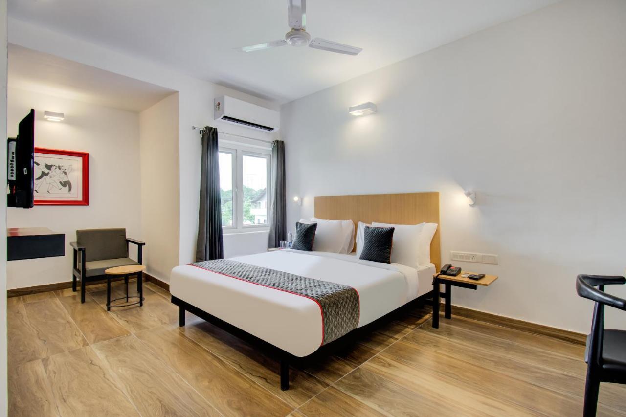 Oyo Townhouse 061 Gcda Kakkanad Signal Hotel Kochi Luaran gambar